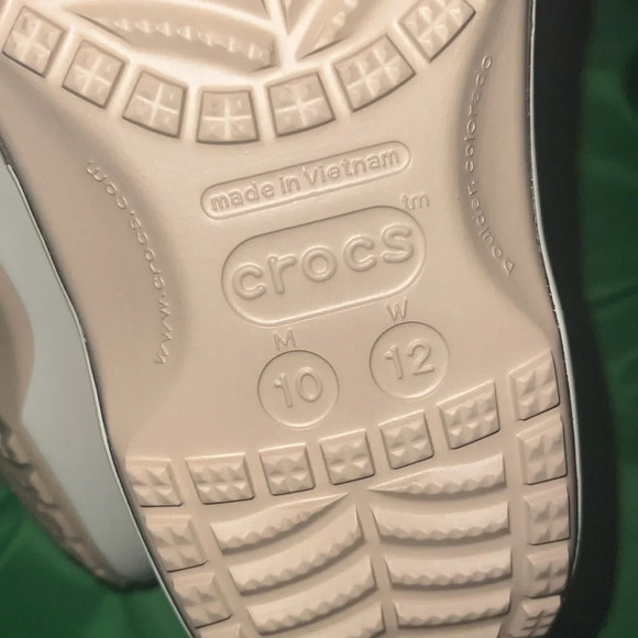 NWT Frida Kahlo x Crocs size Women’s 12 / Men’s 10 - Picture 7 of 12